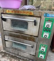 河南鹤壁饭店升级处理一批烤箱 冰柜 保鲜柜  冰箱等.年限不等,看货议价,可单卖.