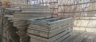 新疆哈密建筑设备出售钢架板，电抹子，脚手架，15千瓦发电机，小吊，平板振动器，平板打夯机