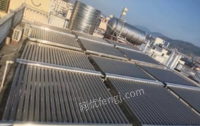 太阳能热水器出售，60户整栋楼都够用的太阳能热水器，400根管，6吨的热水箱