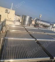 太阳能热水器出售，60户整栋楼都够用的太阳能热水器，400根管，6吨的热水箱