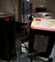 海南海口本人有奶茶设备二手便宜转让  用了一二年,操作台,冷餐柜,果糖机等.看货议价.可单卖.(己卖一部分)
