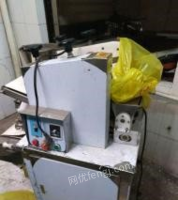江苏无锡闲置自动包饺子机器一套,2个烤鸭炉出售