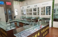 山东青岛转让眼镜店设备，柜台，镜架等，八九成新