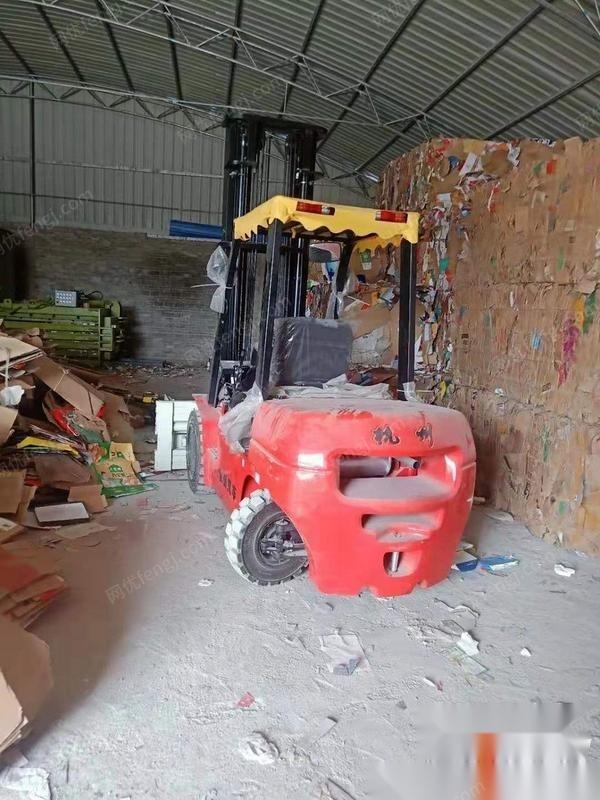 贵州毕节在位打包转让贵阳产125吨废纸包装机一套，杭产3.5吨叉车1台，10吨地磅1台