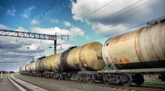吉林吉林两个8成新废旧火车罐出售，容积每个70立，钢板厚度为10个厚 