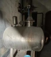 吉林吉林出售两个玻璃钢水箱，九成新，一套上海熊猫白钢水处理设备，