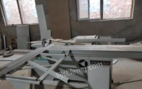 北京房山区工厂拆迁在位打包出售二手2018年浙江全自动封边机,开料机,吸塑机,侧孔机各一台