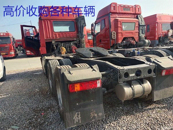 市场库存北方版天V双驱430马力二手牵引车20年上户可按揭