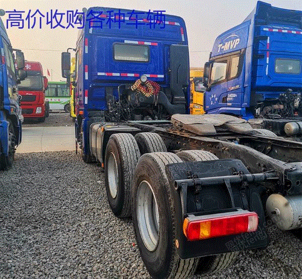 市场库存北方版天V双驱430马力二手牵引车20年上户可按揭