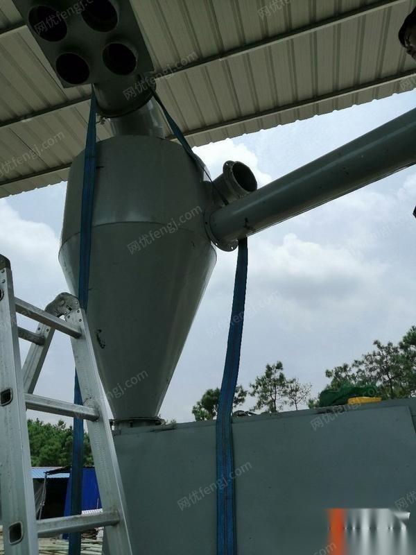 贵州毕节转让低价，竹木粉碎机，主电机50千瓦，产量800~2000公斤