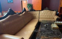 青海西宁出售一批ktv专用沙发桌子，餐用圆桌八成新设备