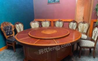 青海西宁出售一批ktv专用沙发桌子，餐用圆桌八成新设备
