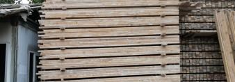 青海西宁出售一批3米木方，方木规格3.5×6.5。4×7白松材质 约有二万根,梁底梁邦壳子板。看货议价.