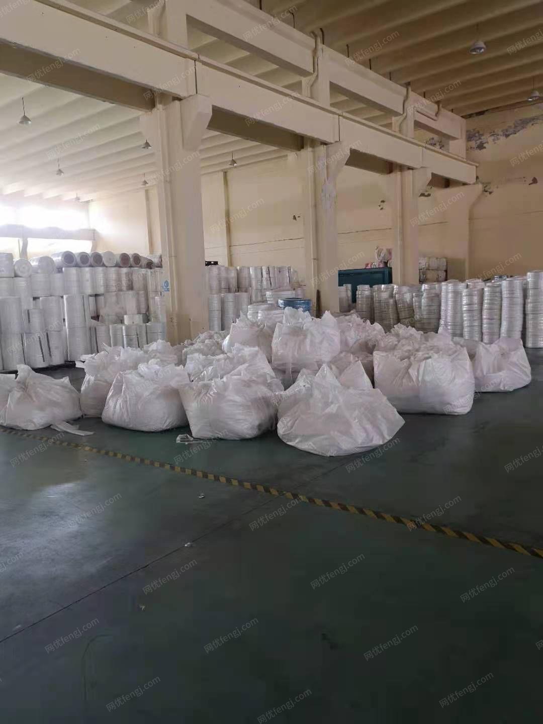 无纺布厂处理积压库存卫生巾原材料(无纺布)200吨