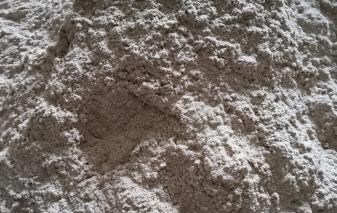 重庆彭水区出售锯木粉，水分10个  约有10多吨  长期有货,看货议价 