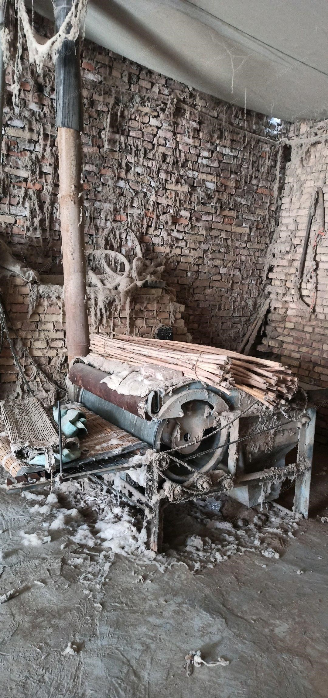 新疆阿克苏年纪不大出售在位网套加工机械一套  梳化机是去年买的,带部分皮棉,看货议价.打包卖.