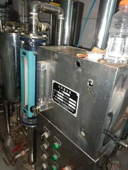 饮料厂处理28口径24/18头36口径二合一瓶装灌装机，进口冷冻机，3个罐混合机各1台(详见图）