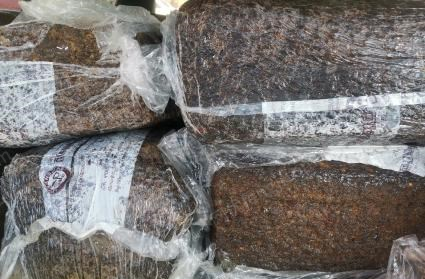 浙江绍兴出售一批库存全新原老挝天然橡胶  约有五百多斤.看货议价.
