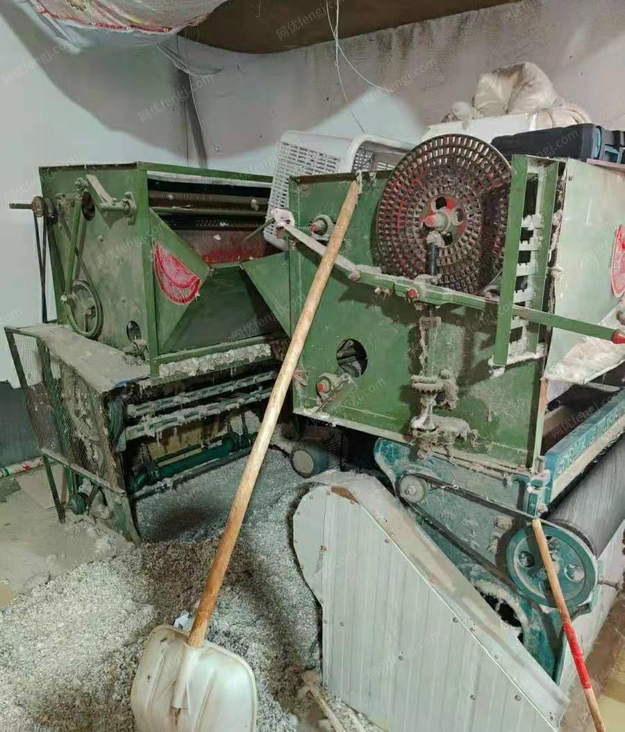 出售闲置两台皮辊压棉花机，开松机，大架绗缝机