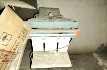 陕西榆林不想做了出售1吨干粉搅伴机，打包机，封口机(做磨面砂桨用)  用了四年,能正常用,看货议价
