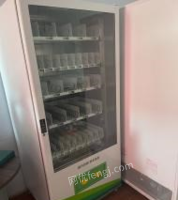 吉林长春几乎没用的饮料食品自动售货机一台闲置出售