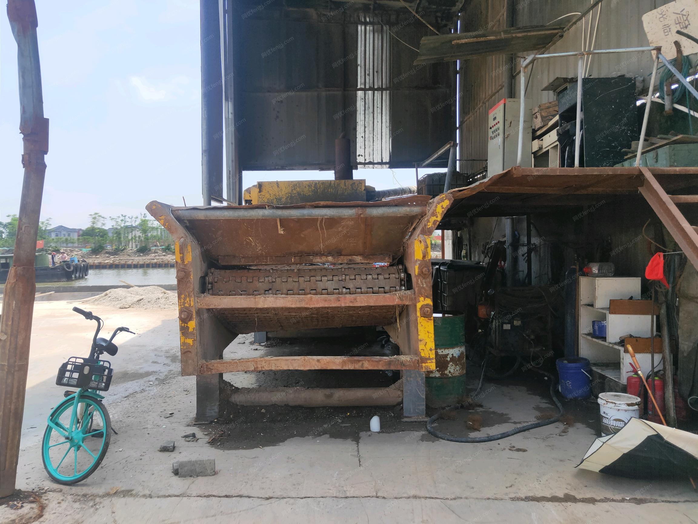 上海青浦区不做了出售2台1600-600木柴粉碎机以及配件   用了二年,能正常使用,看货议价.可分开卖.