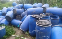 广西钦州低价处理160升法兰桶 塑料桶 桶直径是40公分的  没清洗的,现货100-200个,看货议价.自提