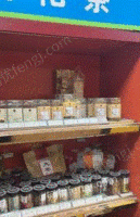 山东泰安处理一批药店货架。