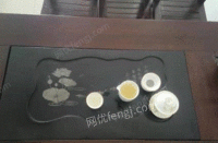 新疆昌吉更换设备出售全套9.9成新老船木实木茶桌，4把客椅，一把主人椅 十月份买的,没怎么使用,看货议价.