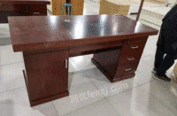 河北沧州出售办公桌 老板桌 工位桌 培训桌 课桌椅 学习桌 折叠桌 会议桌 文