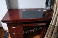 西藏昌都自己买的办公桌，九成新出售
