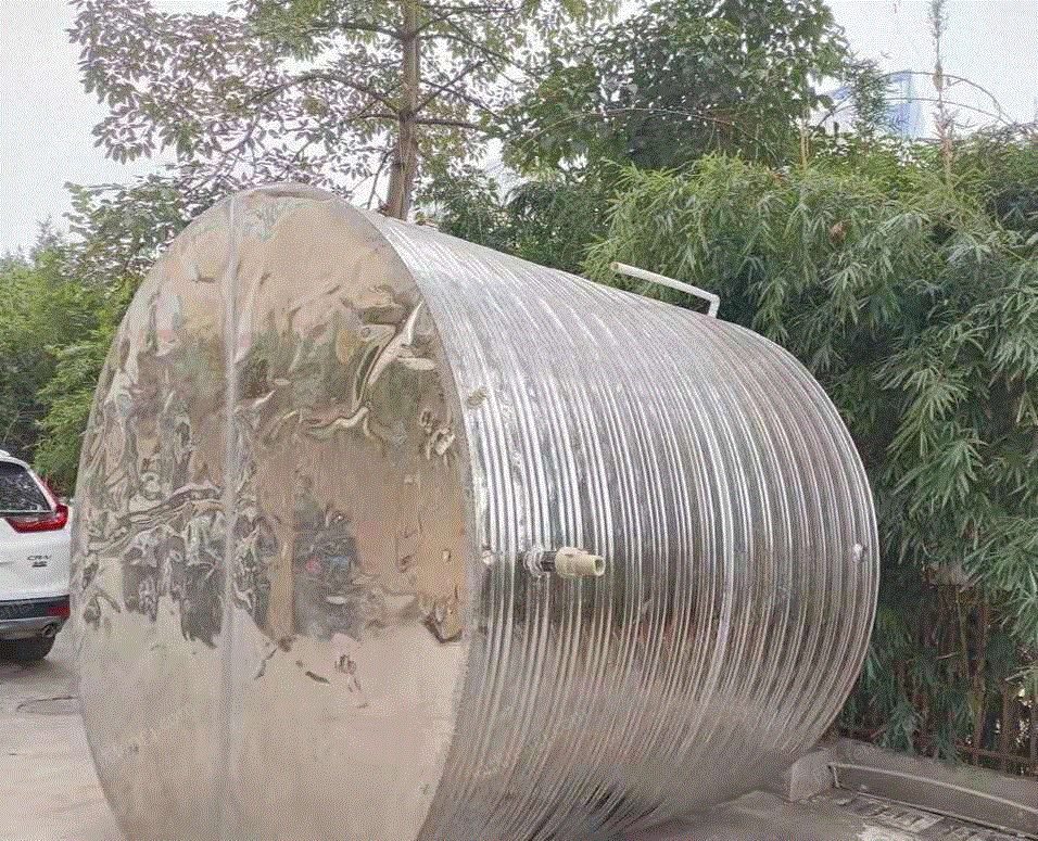 出售闲置10吨不锈钢保温储水罐，高2.37米，直径2.48米