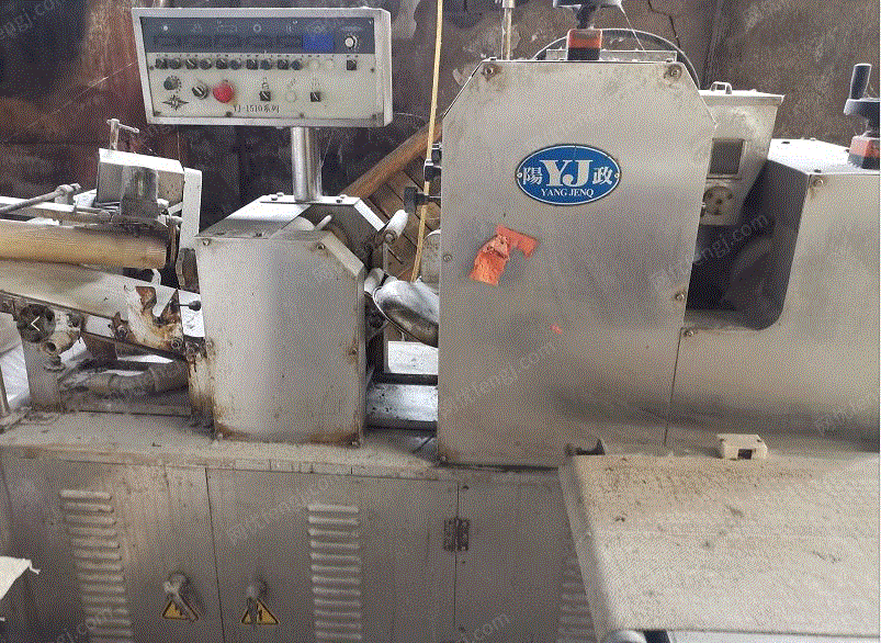 食品厂处理充气枕式包装机，制氮机，排盘机，烤炉等法式面包生产线1条（详见图）