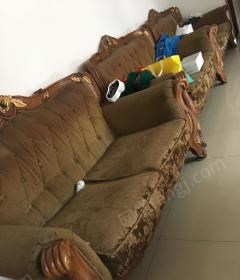 湖北宜昌处理布艺沙发是木沙发，价格您说了算！