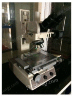 大量の高価な回収顕微鏡