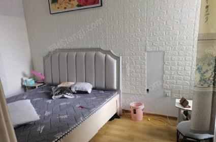 新疆昌吉因个人原因，1.8米双人床出售