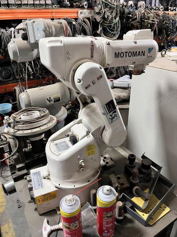 出售二手六轴安川小型机器人SV3 系统稳定 成色漂亮