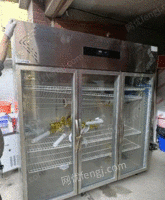 青海西宁三开门冷藏柜出售，保鲜柜，操作台冷柜，厨房设备