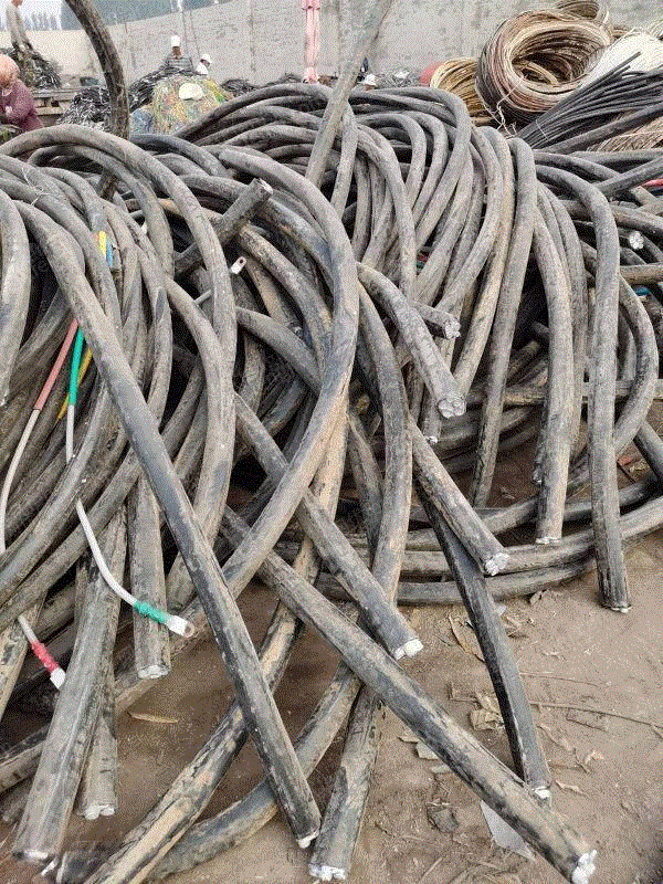上海奉賢区、廃棄電線ケーブルを大量回収