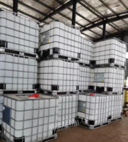 江西鹰潭出售八成新吨桶30个，锥型桶一批