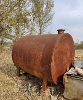 辽宁阜新转让5吨油罐，有用的人联系