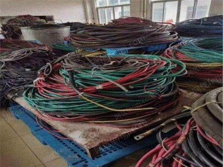 新疆、廃棄ケーブルの回収に高額