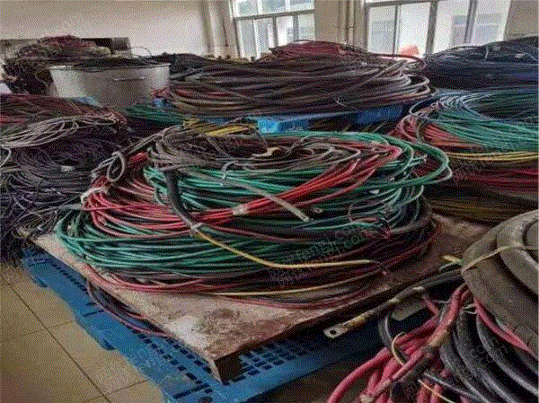 High price recovery of a batch of obsolete cables in Xinjiang