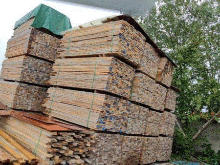 Тайчжоу, Цзянсу, продает деревянные квадратные опалубки 50 тонн