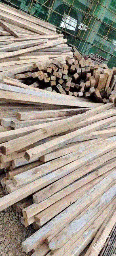 Recycling a batch of waste wood squares at high prices in Nanjing, Jiangsu Province