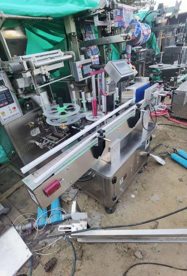 High-speed round bottle labeling machine, the price is beautiful