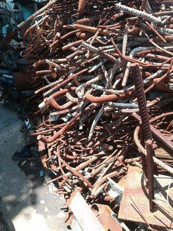 江蘇地区の長期専門回収廃棄鉄端材100トン