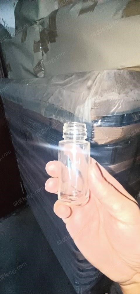 广东惠州因食品工厂倒闭转让60毫升口服液玻璃瓶,约8万个 另有30毫升棕色瓶,50毫升透明玻璃瓶及其他大玻璃瓶,设备等处理