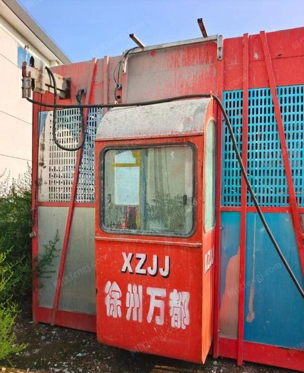 江苏徐州转让19年变频万都施工升降机