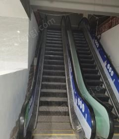 四川乐山因商场关闭，优价处理乘客电梯